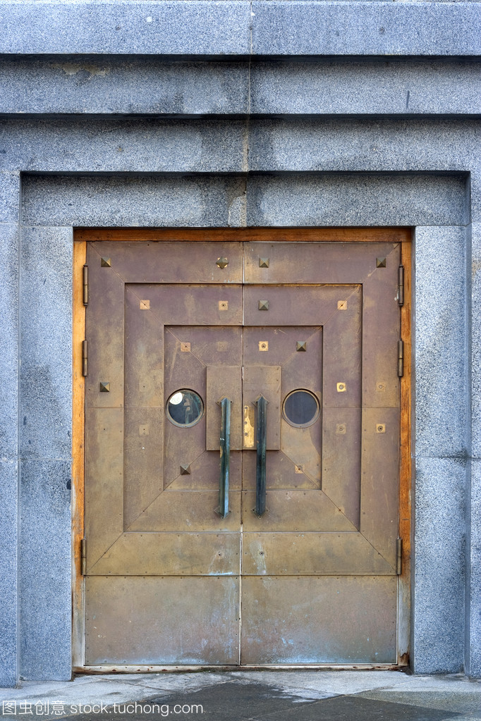 鑄鋁門 金屬門中的藝術與守護者